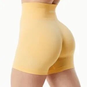 Alphalete Athletics Ozone Short in Daffodile